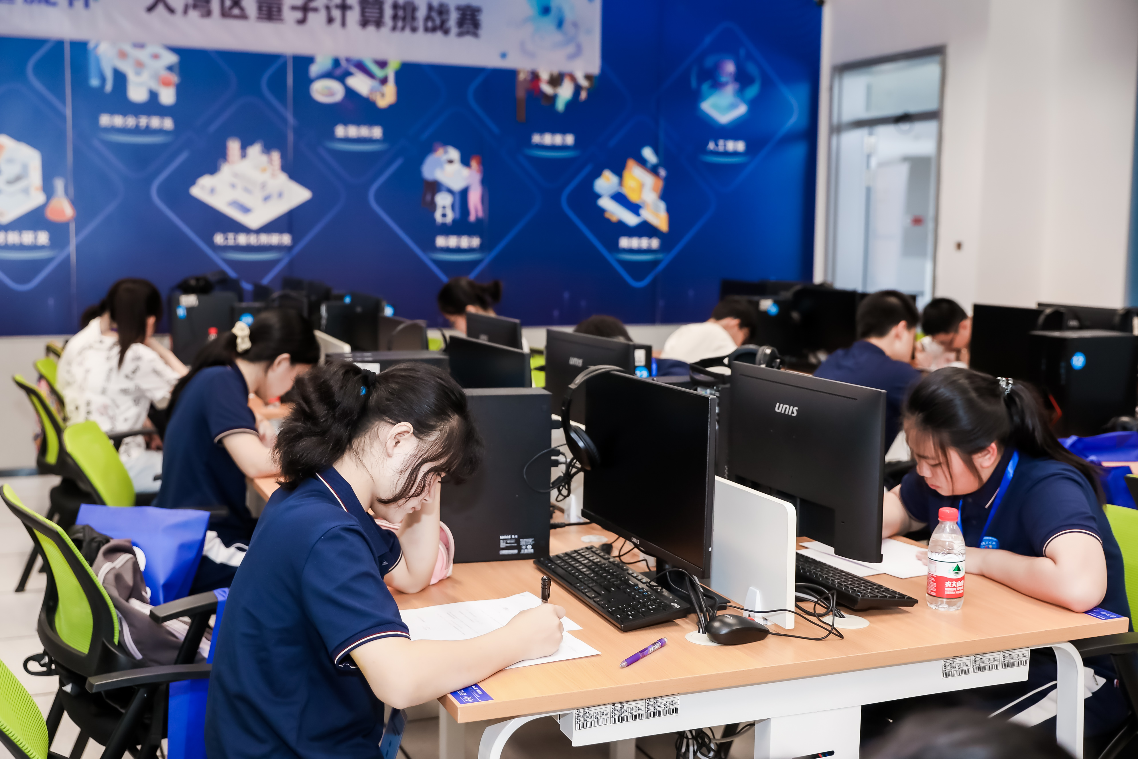 人工智能的未来：量子芯片如何突破经典算力瓶颈